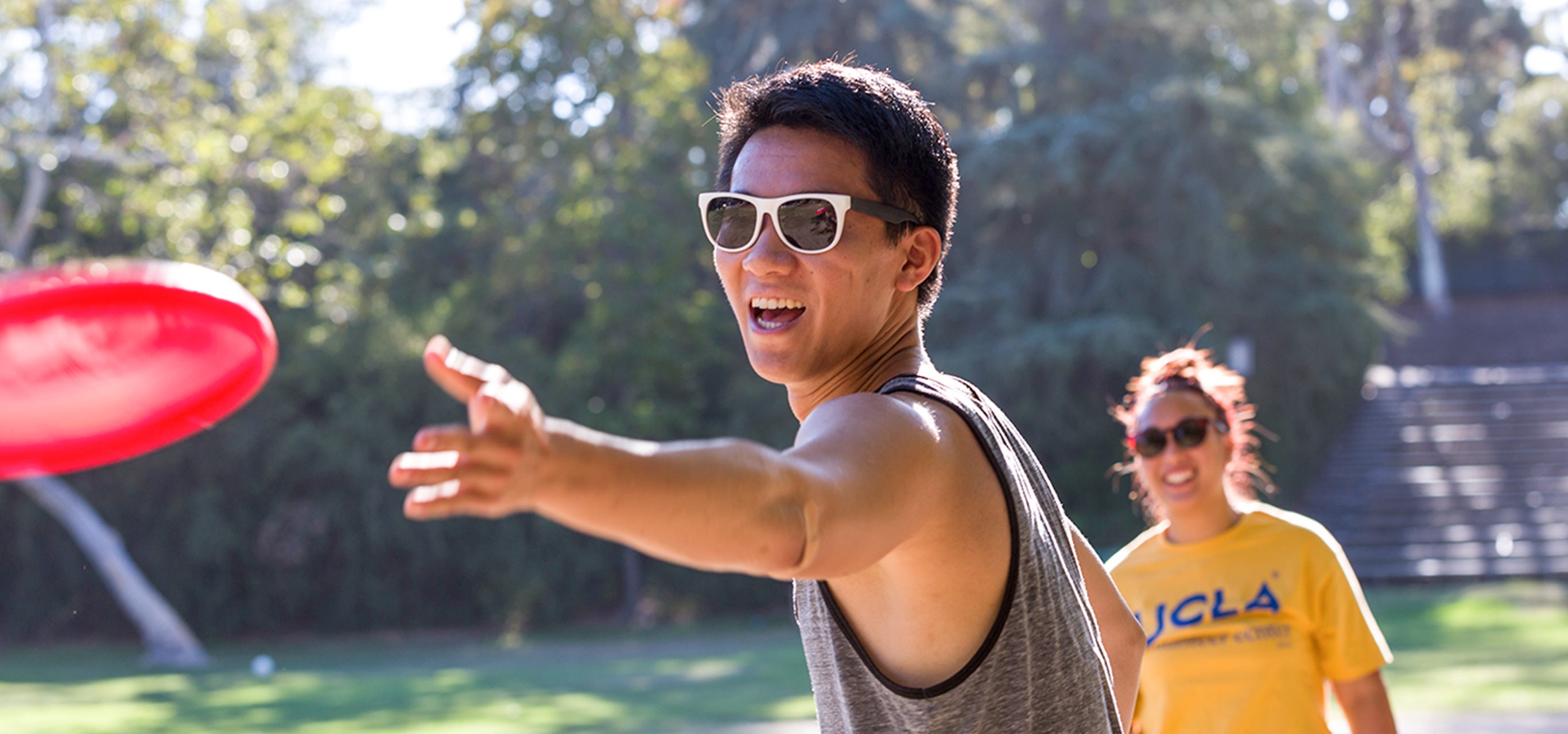 Some students play frisbee on campus.