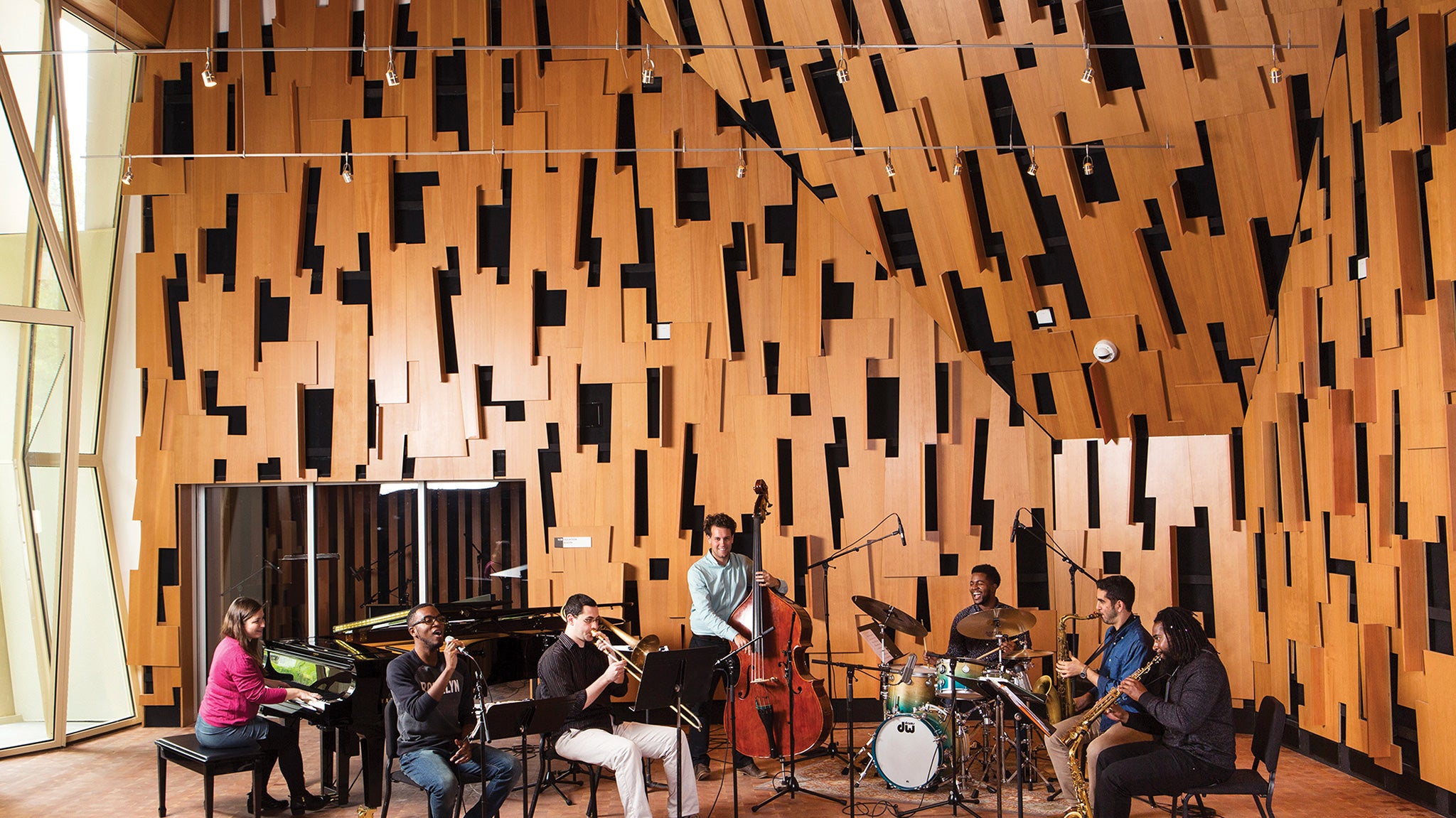 Visita el estudio de grabación de última generación del Centro de Música Evelyn y Mo Ostin.